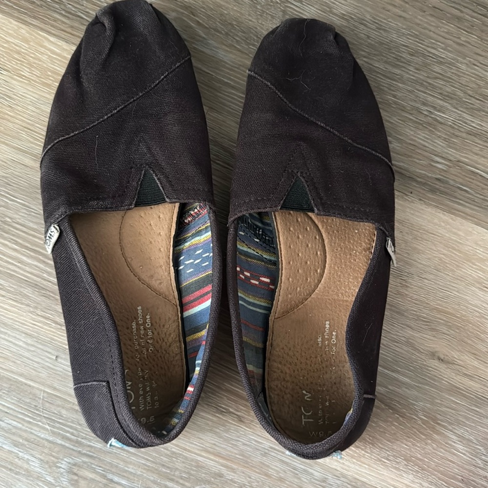 Tom’s Black Canvas Slip-Ons